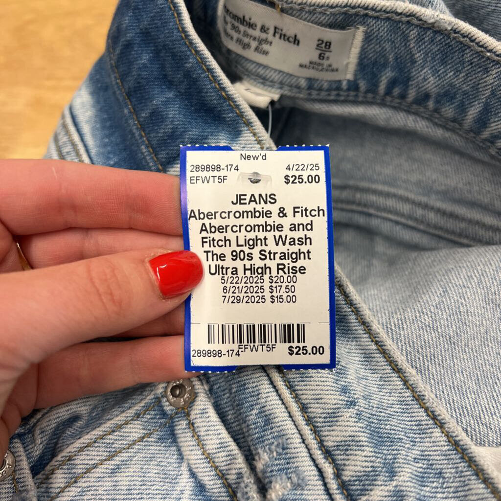 Abercrombie and Fitch Light Wash The 90s Straight Ultra High Rise Jeans 28