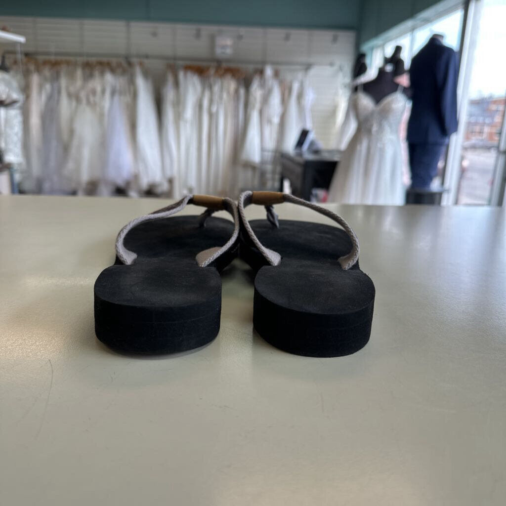 Eliza B Roanoke College Flip Flops 8