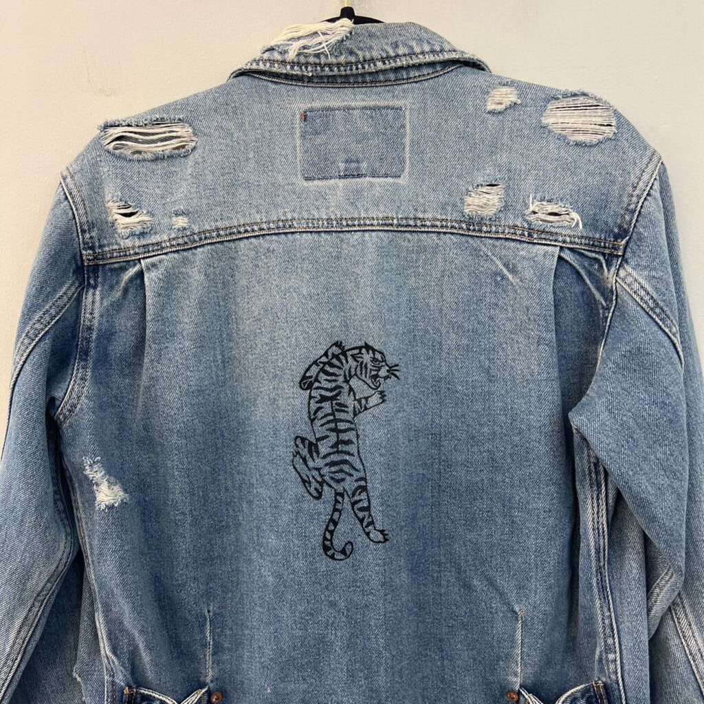 American Eagle Medium Wash Distressed Tiger Back Denim Jacket Extra Small