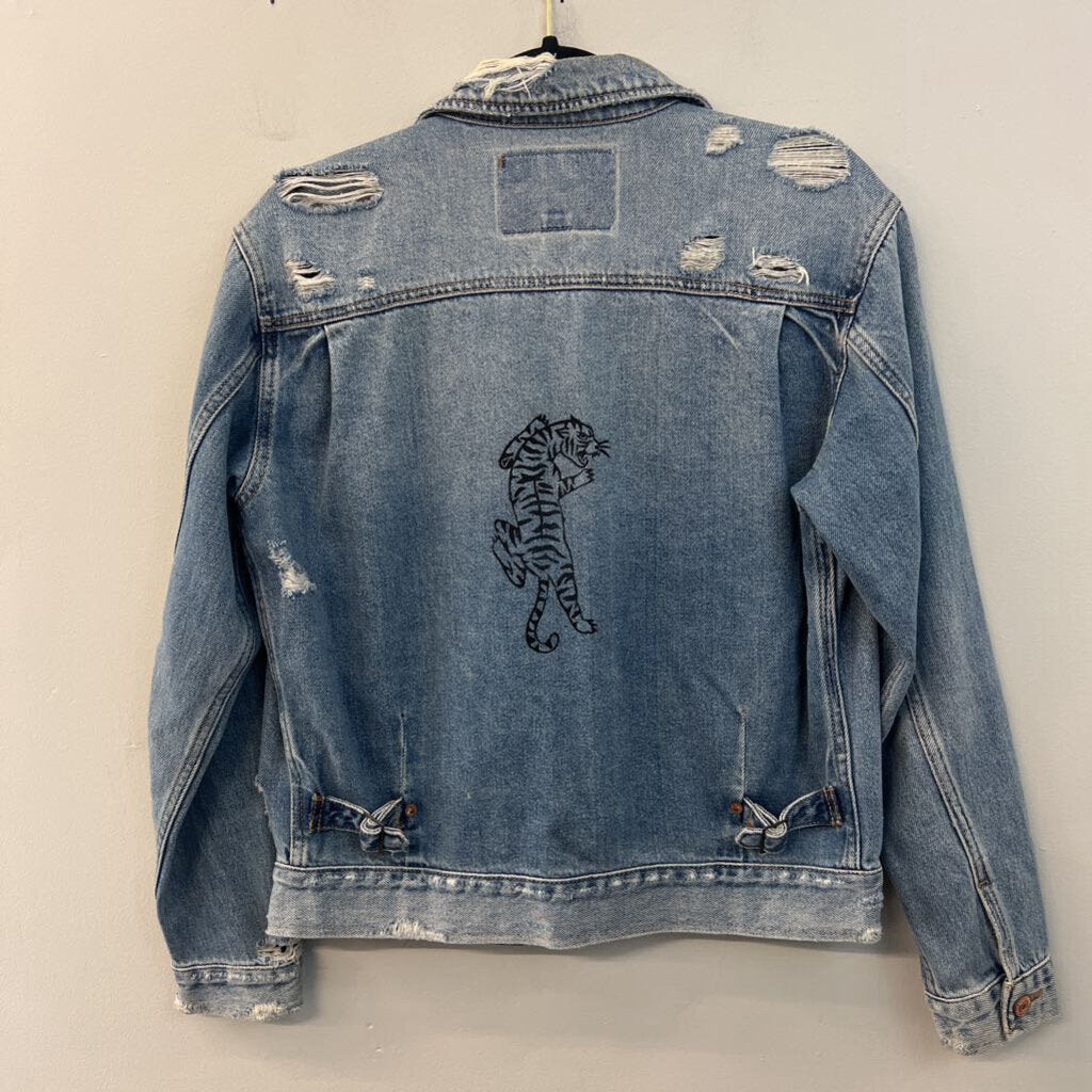 American Eagle Medium Wash Distressed Tiger Back Denim Jacket Extra Small