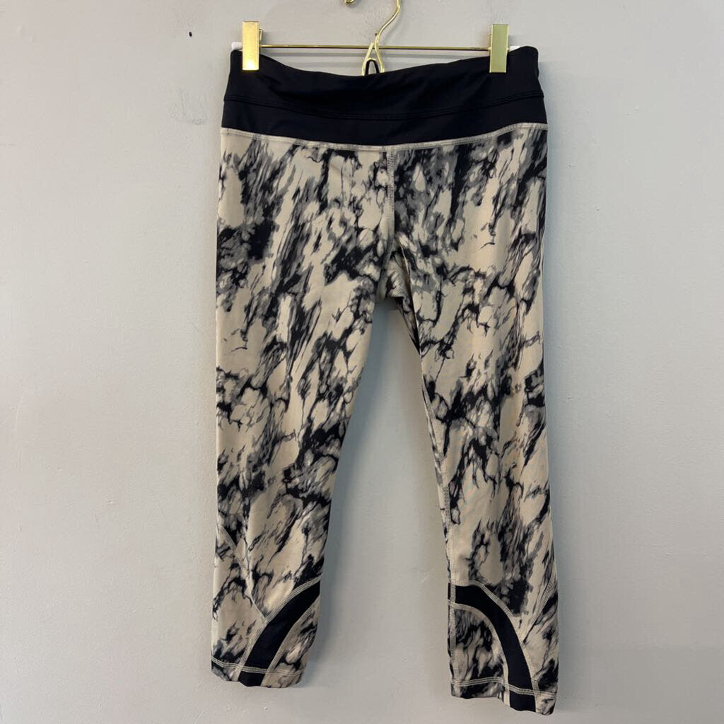 Lululemon Black/ Beige Print Cropped Leggings 6