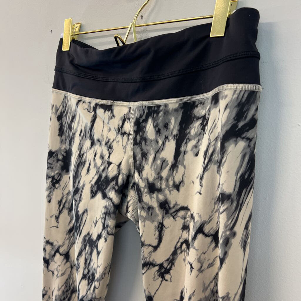 Lululemon Black/ Beige Print Cropped Leggings 6