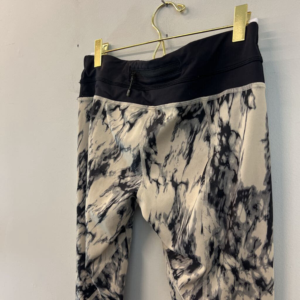 Lululemon Black/ Beige Print Cropped Leggings 6