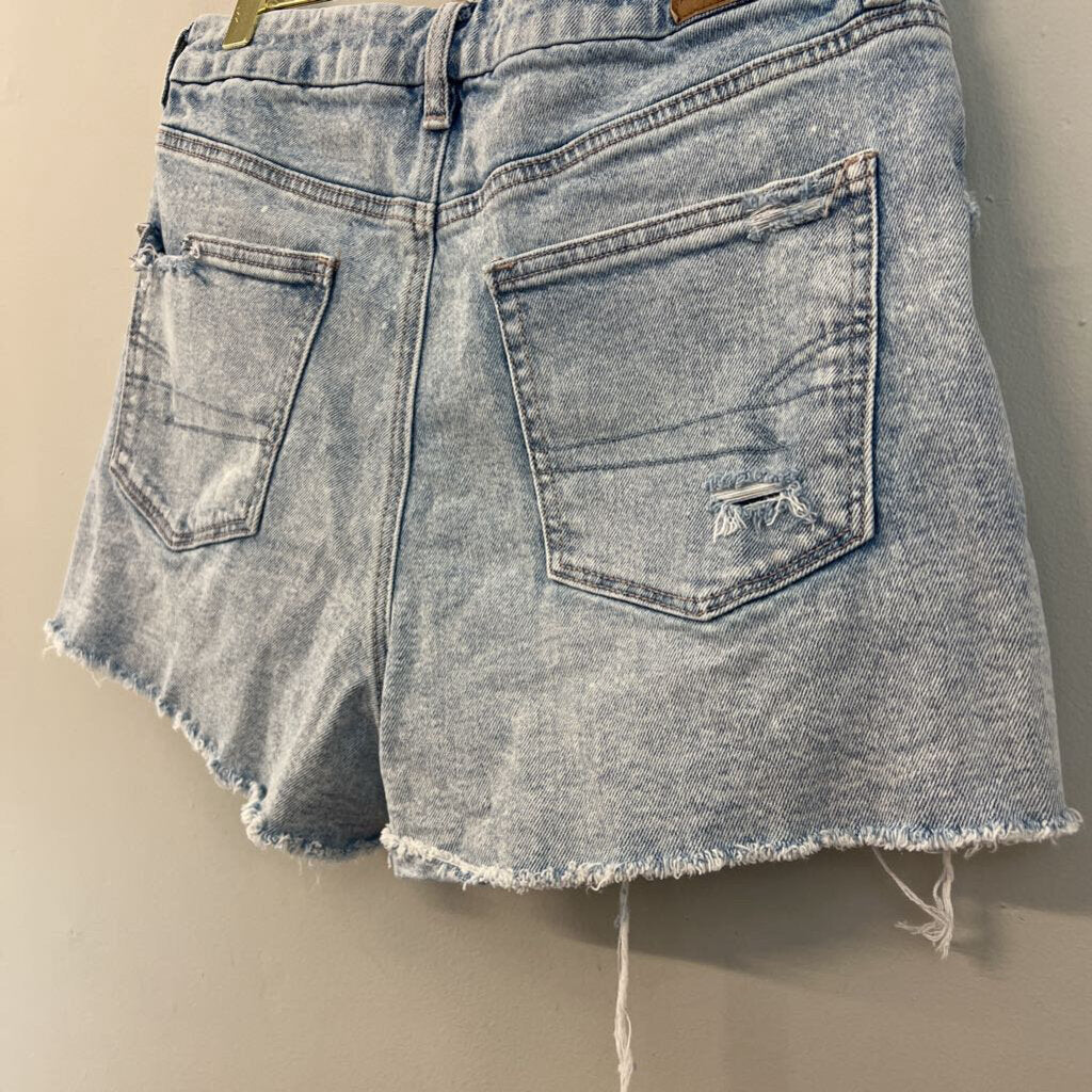 American Eagle Light Wash Distressed Denim Shorts 10