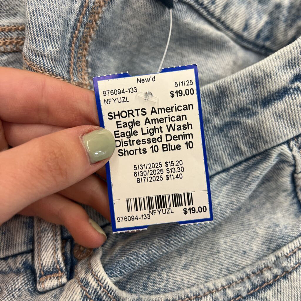 American Eagle Light Wash Distressed Denim Shorts 10
