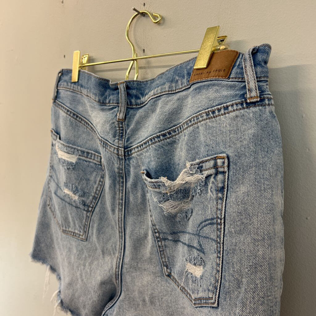 American Eagle Light Wash Raw Hem Denim Shorts 14
