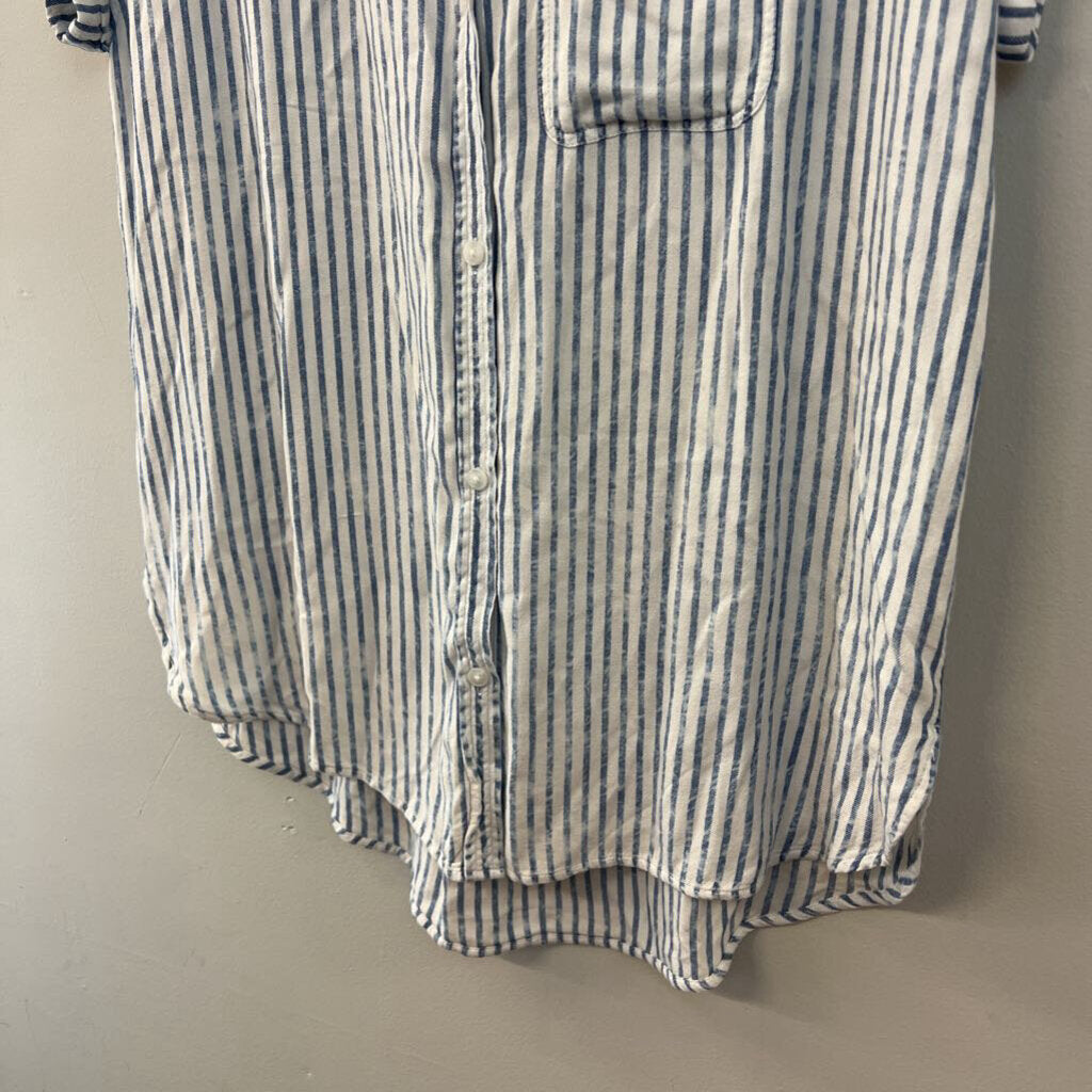 American Eagle White/ Blue Striped Short Sleeve Button Down Top Medium
