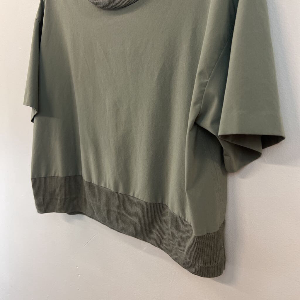 Athleta Green Short Sleeve Cropped Boxy Top Medium