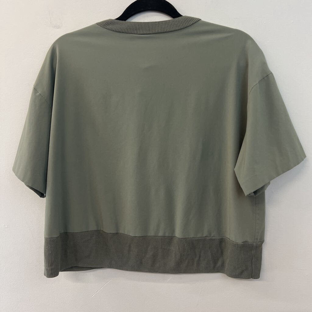 Athleta Green Short Sleeve Cropped Boxy Top Medium