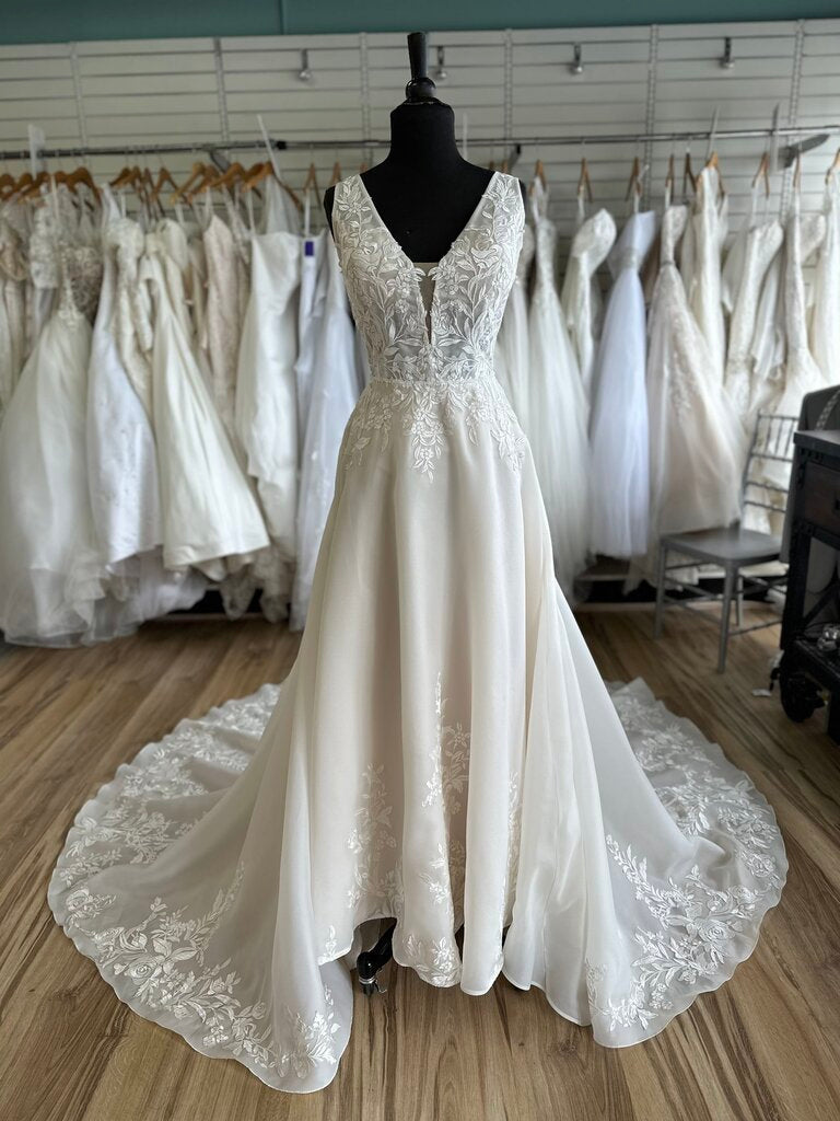 Madison James Ivory lace A Line Bridal Gown 10