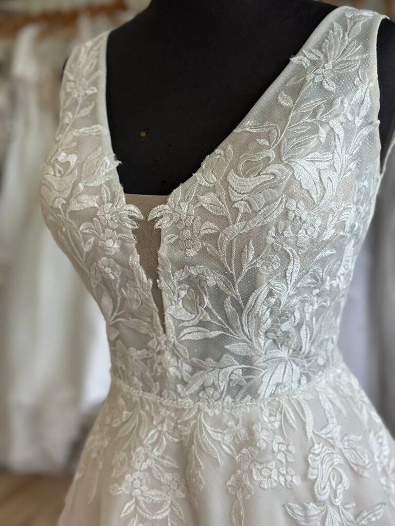 Madison James Ivory lace A Line Bridal Gown 10