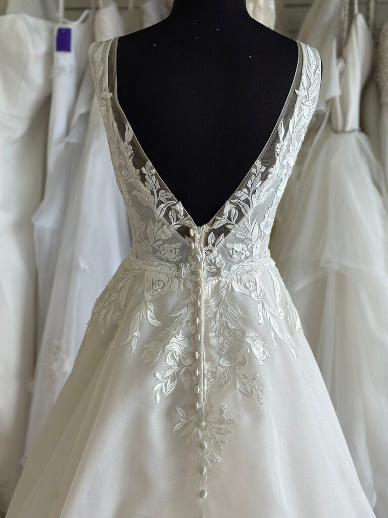 Madison James Ivory lace A Line Bridal Gown 10