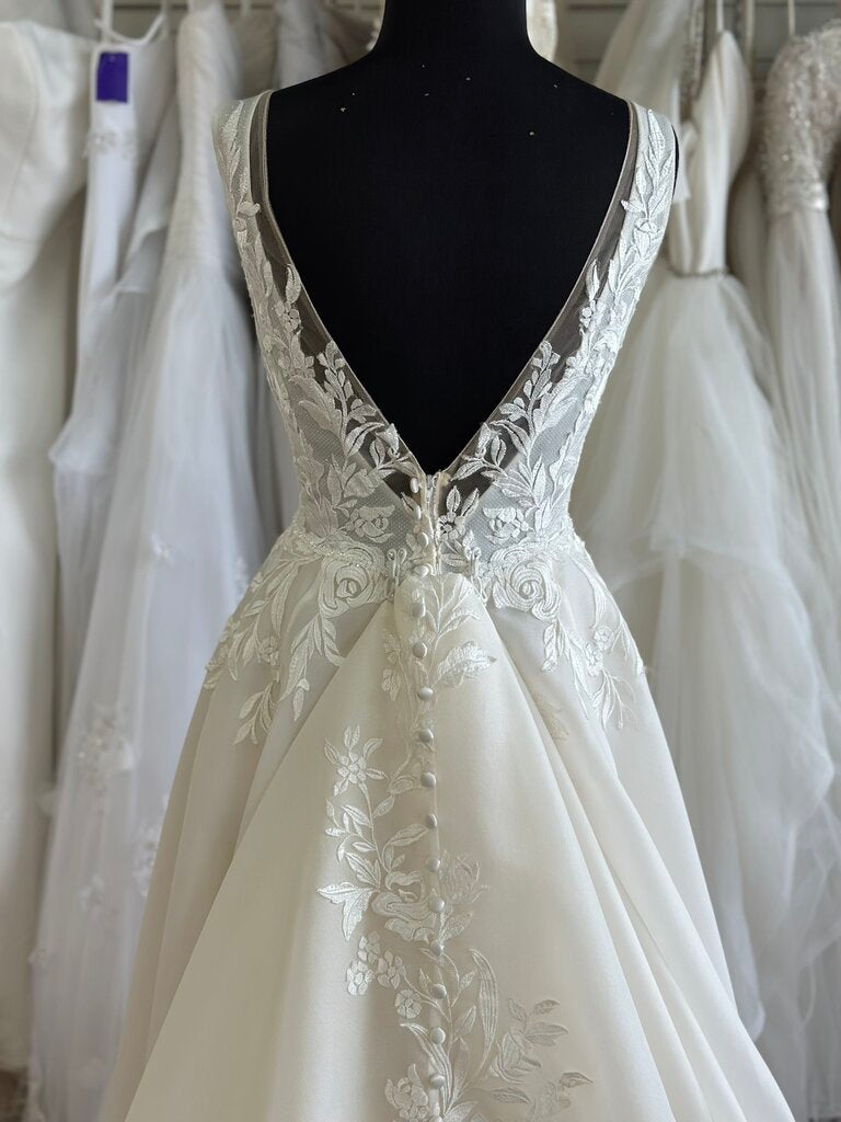 Madison James Ivory lace A Line Bridal Gown 10