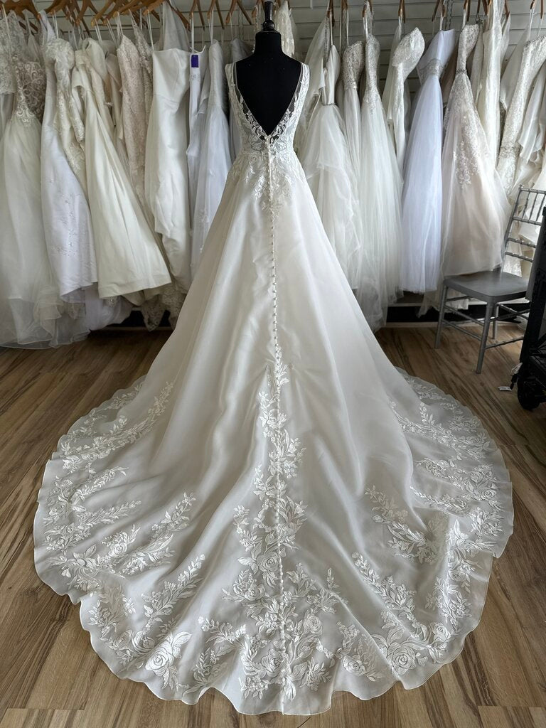 Madison James Ivory lace A Line Bridal Gown 10