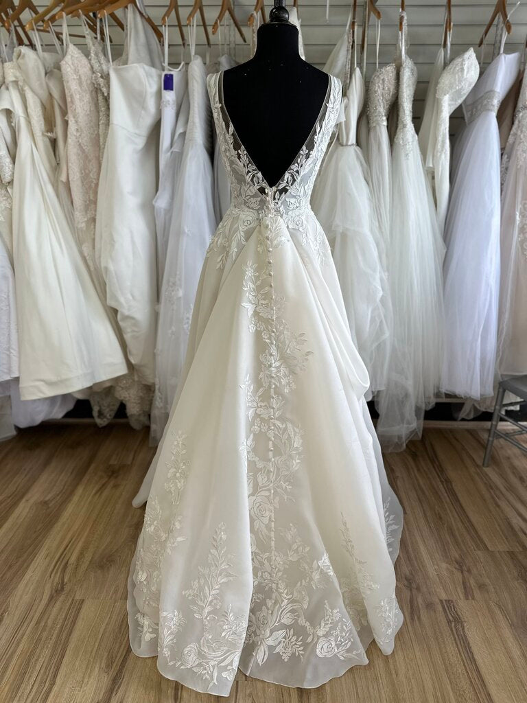 Madison James Ivory lace A Line Bridal Gown 10