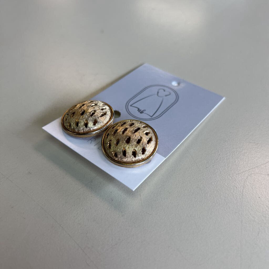 Vintage Gold Waffle Round Clip On Earring
