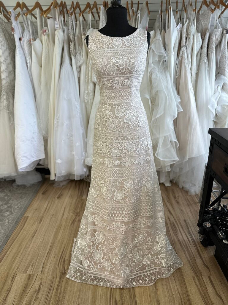 Maggie Sottero Key Hole Back Lace Dress 12