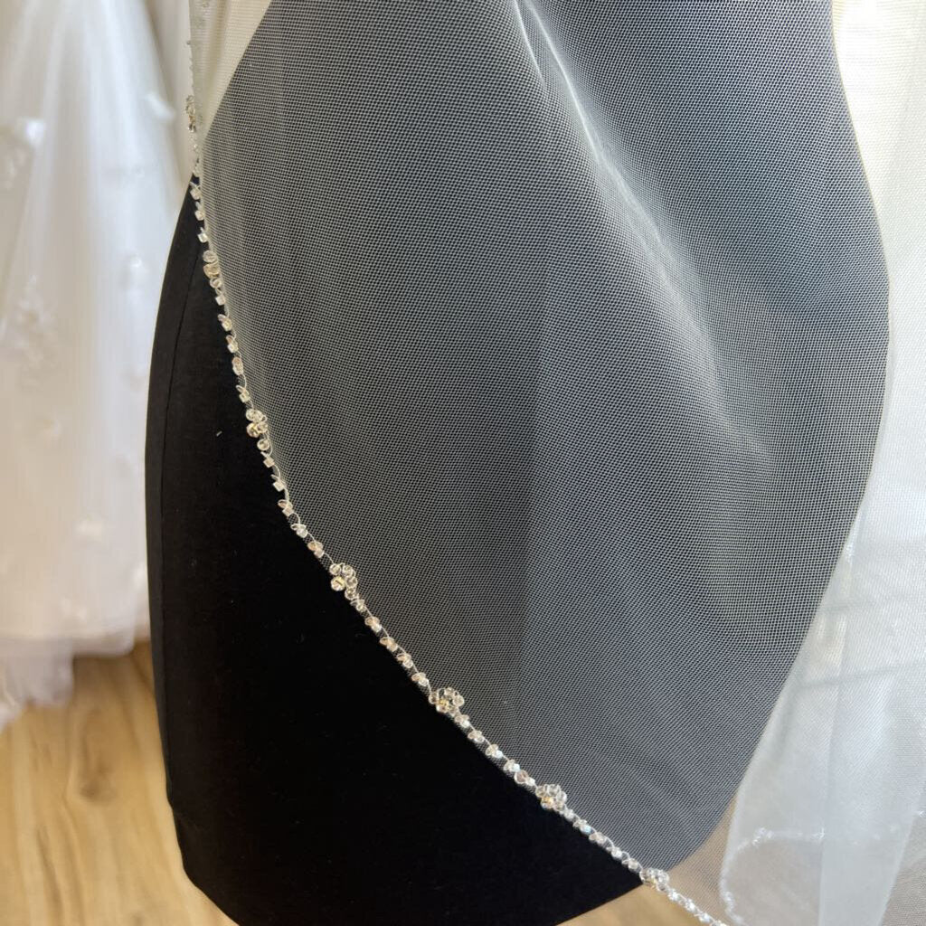 Marionat 42" Beaded Sequin Edge Veil