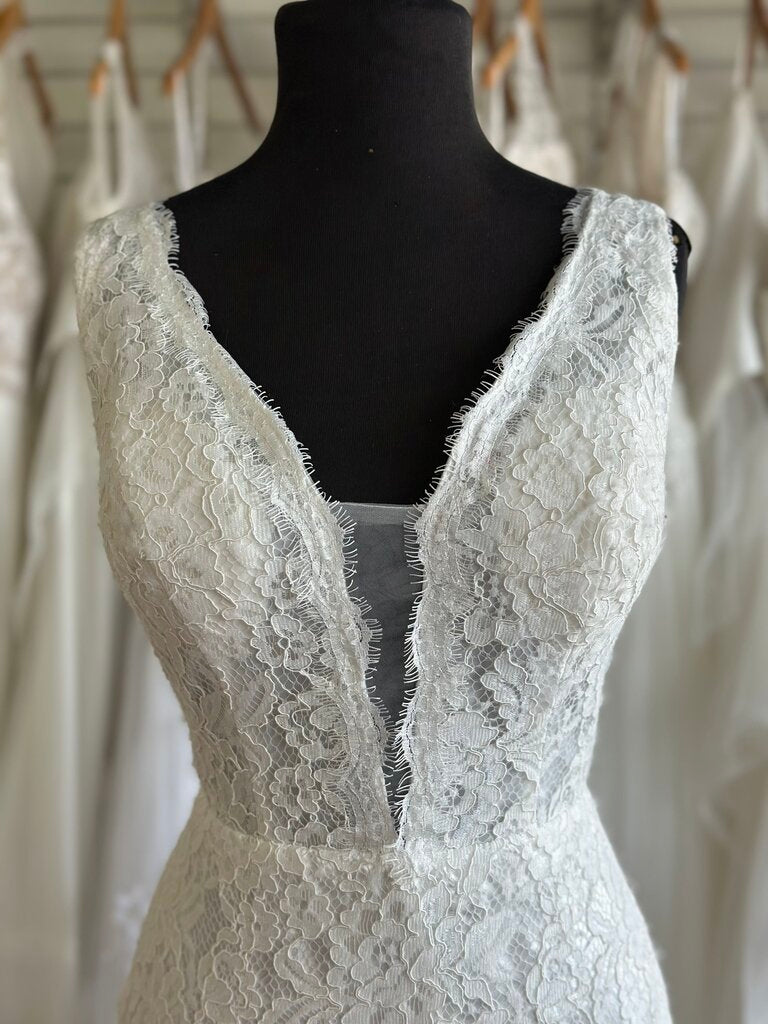 Ivory Lace Sheath V-Neck Bridal Gown 8