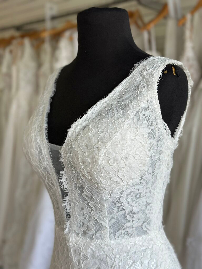 Ivory Lace Sheath V-Neck Bridal Gown 8