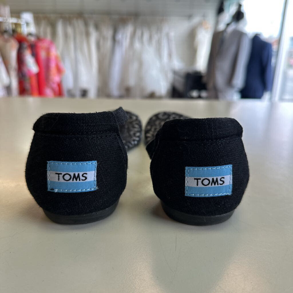 Toms Black/ White Print Sandals 7