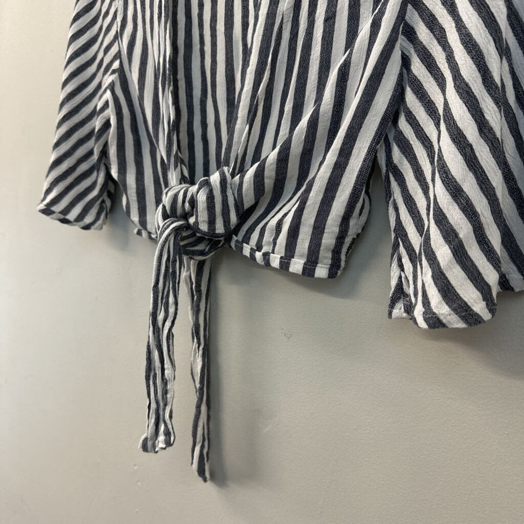 American Eagle Grey/ White Striped Cropped Short Sleeve Tie Front Top Small