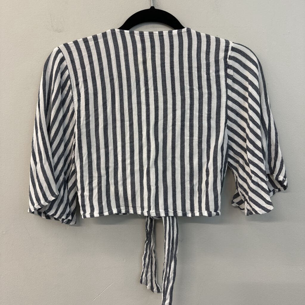 American Eagle Grey/ White Striped Cropped Short Sleeve Tie Front Top Small