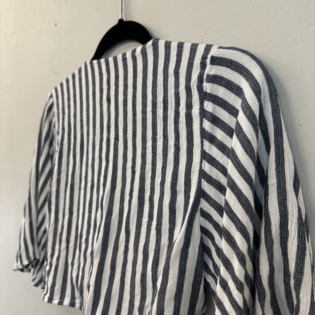 American Eagle Grey/ White Striped Cropped Short Sleeve Tie Front Top Small