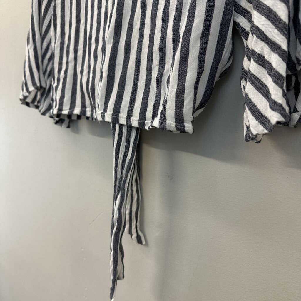 American Eagle Grey/ White Striped Cropped Short Sleeve Tie Front Top Small