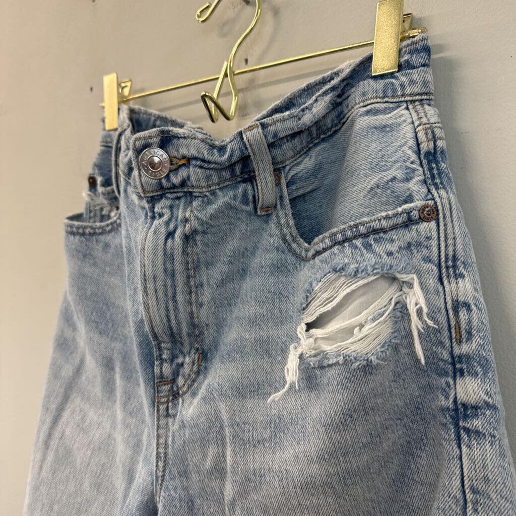 American Eagle Light Wash Skater Denim Shorts 2
