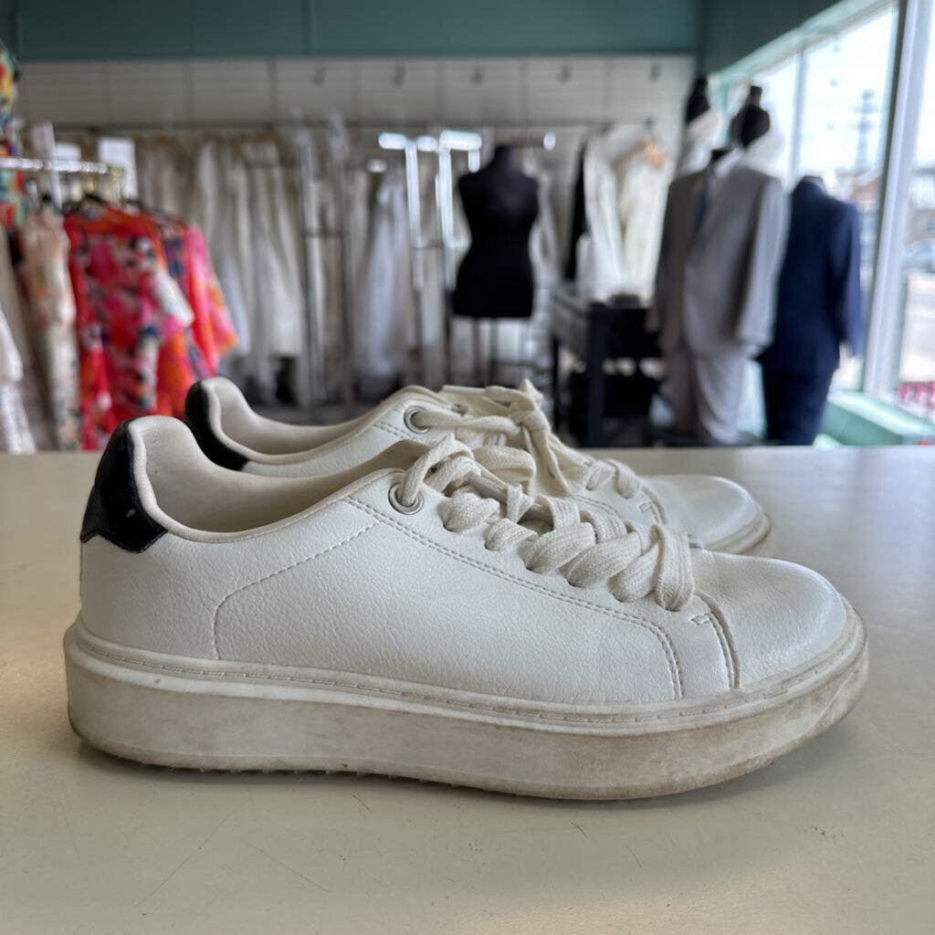 Steve Madden White/ Black Leather Platform Sneakers 9