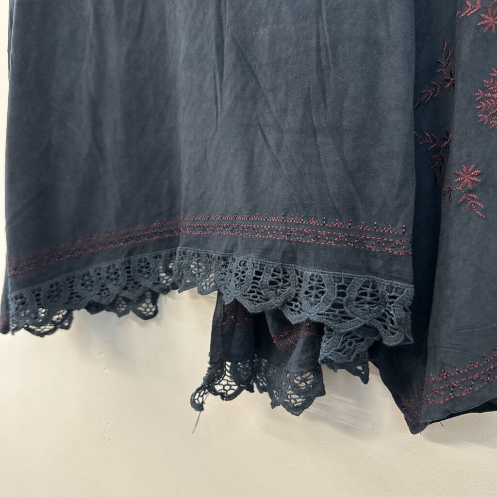 POL Black/ Burgundy Embroidered Flower Open Front Kimono Top Medium