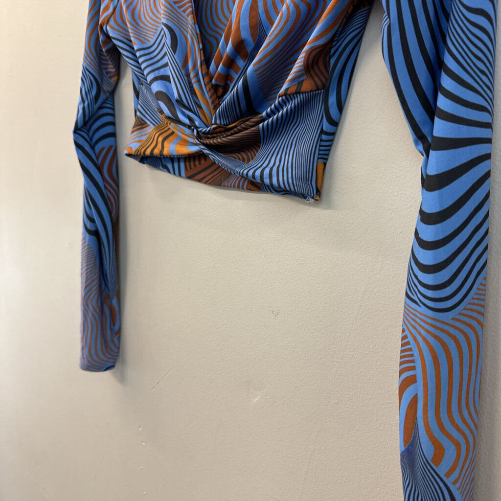 Pretty Little Thing Blue/ Multi Print Cropped Long Sleeve Top 4