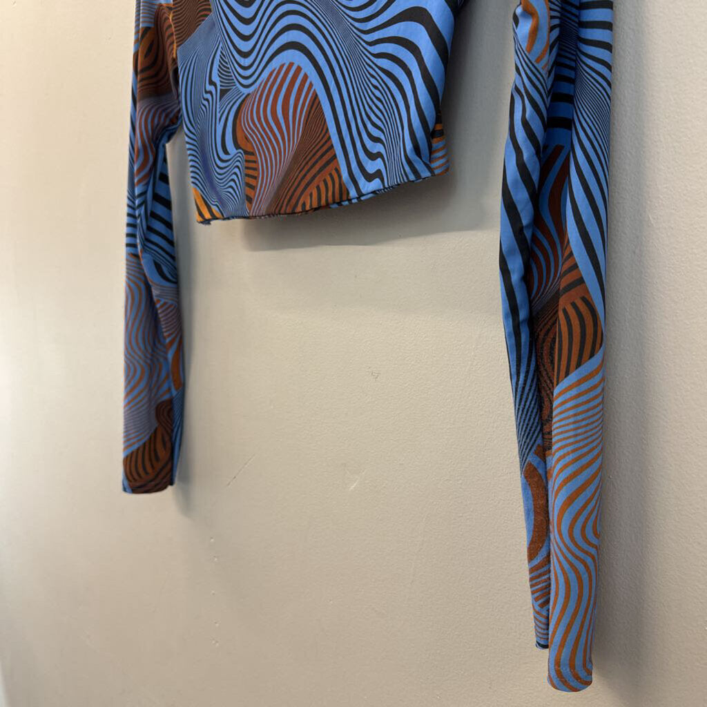 Pretty Little Thing Blue/ Multi Print Cropped Long Sleeve Top 4