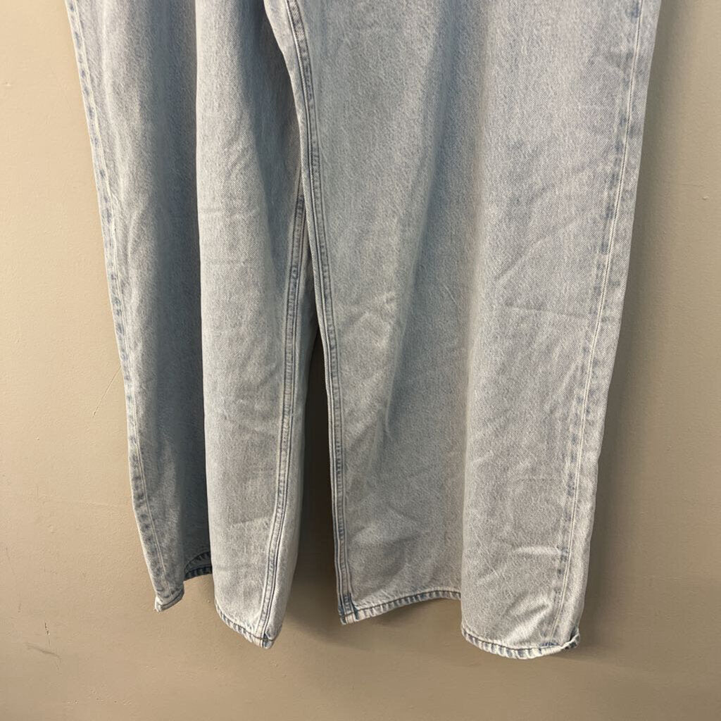 Abercrombie and Fitch Light Wash High Rise The Wide Leg Jeans 33