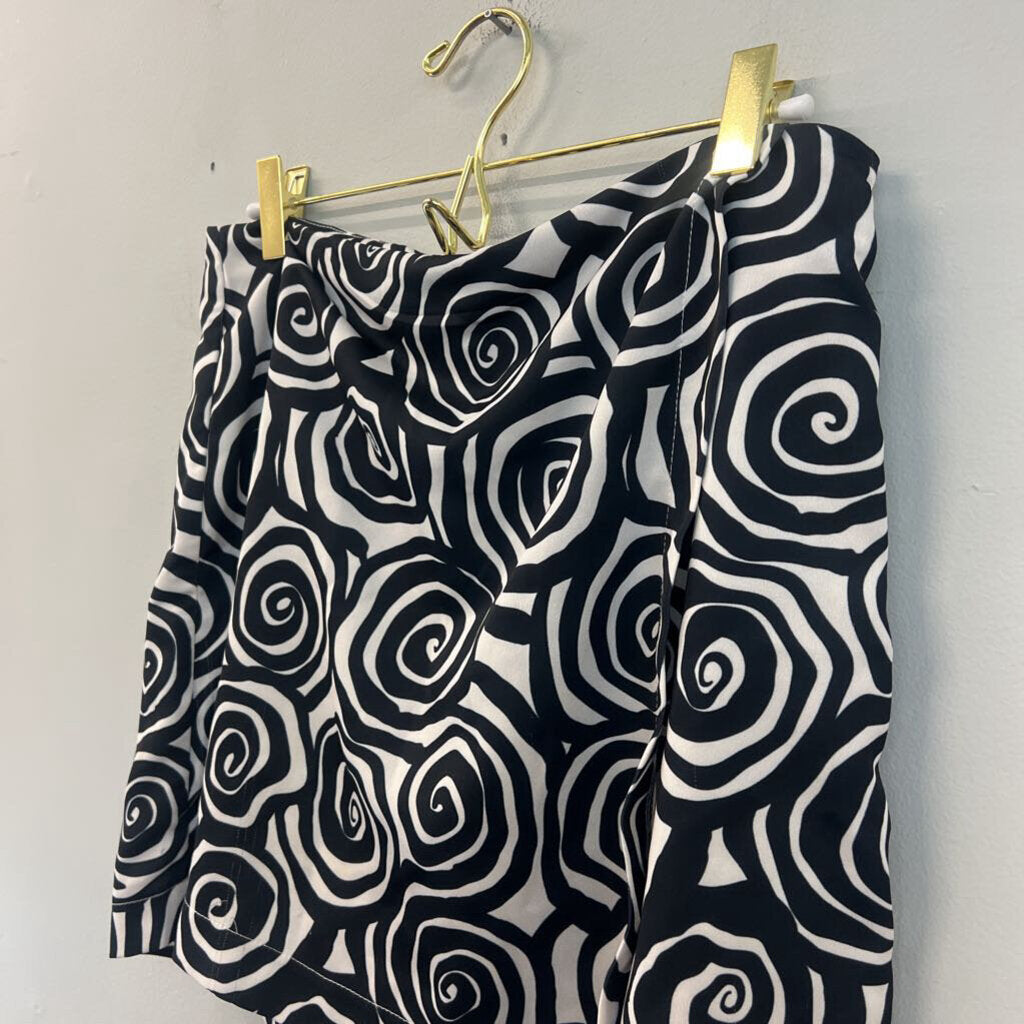 Dazey Black/ White Swirl Print Skort Large