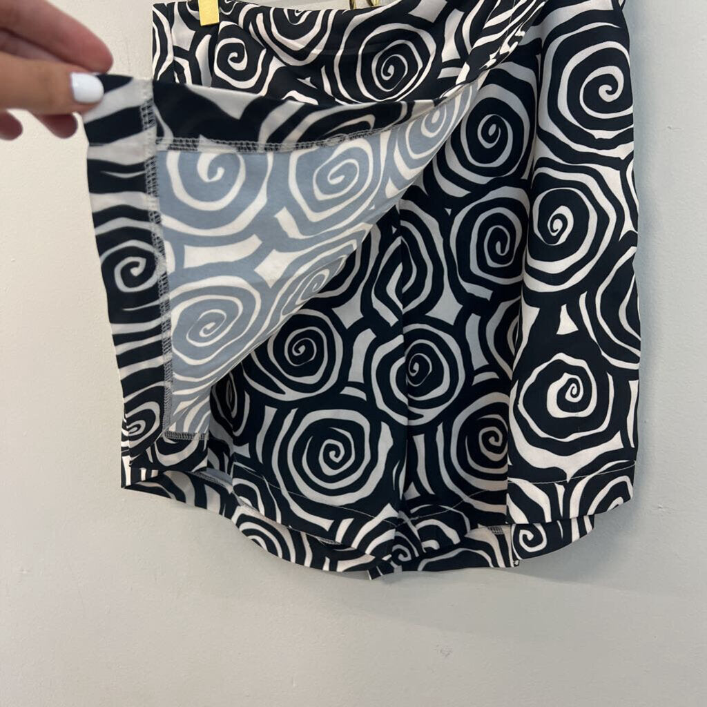Dazey Black/ White Swirl Print Skort Large
