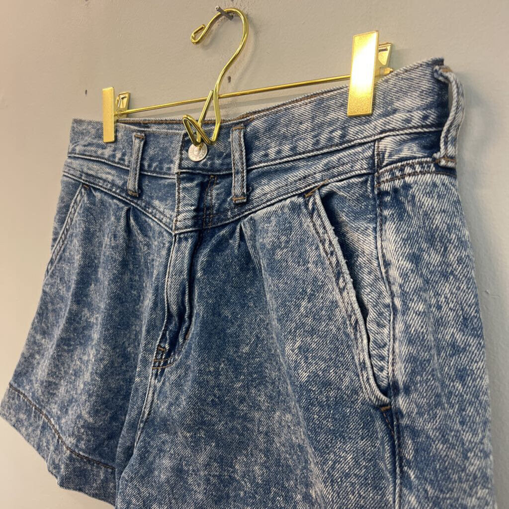 American Eagle Medium Wash Denim Mom Shorts 6