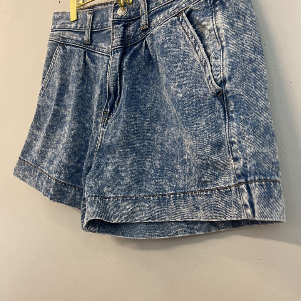 American Eagle Medium Wash Denim Mom Shorts 6