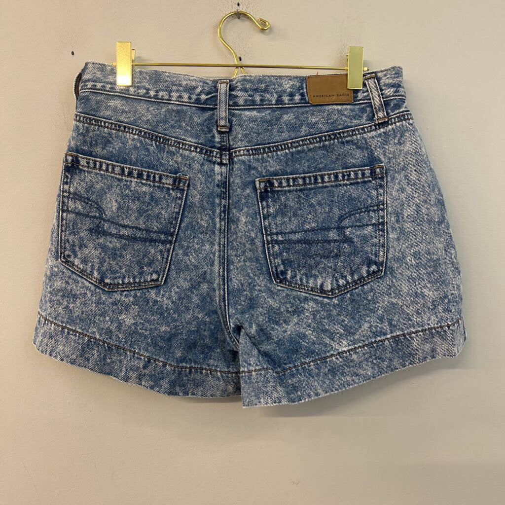 American Eagle Medium Wash Denim Mom Shorts 6