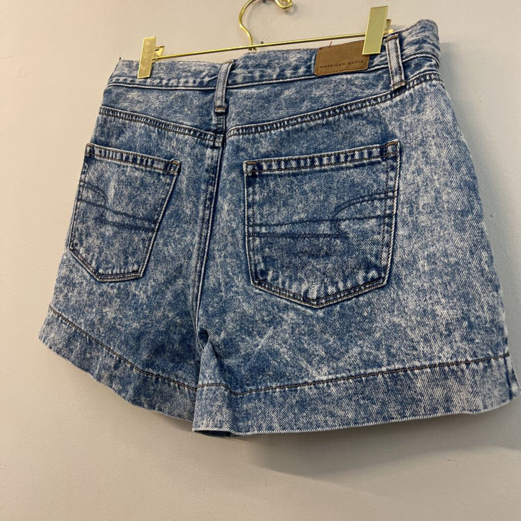 American Eagle Medium Wash Denim Mom Shorts 6