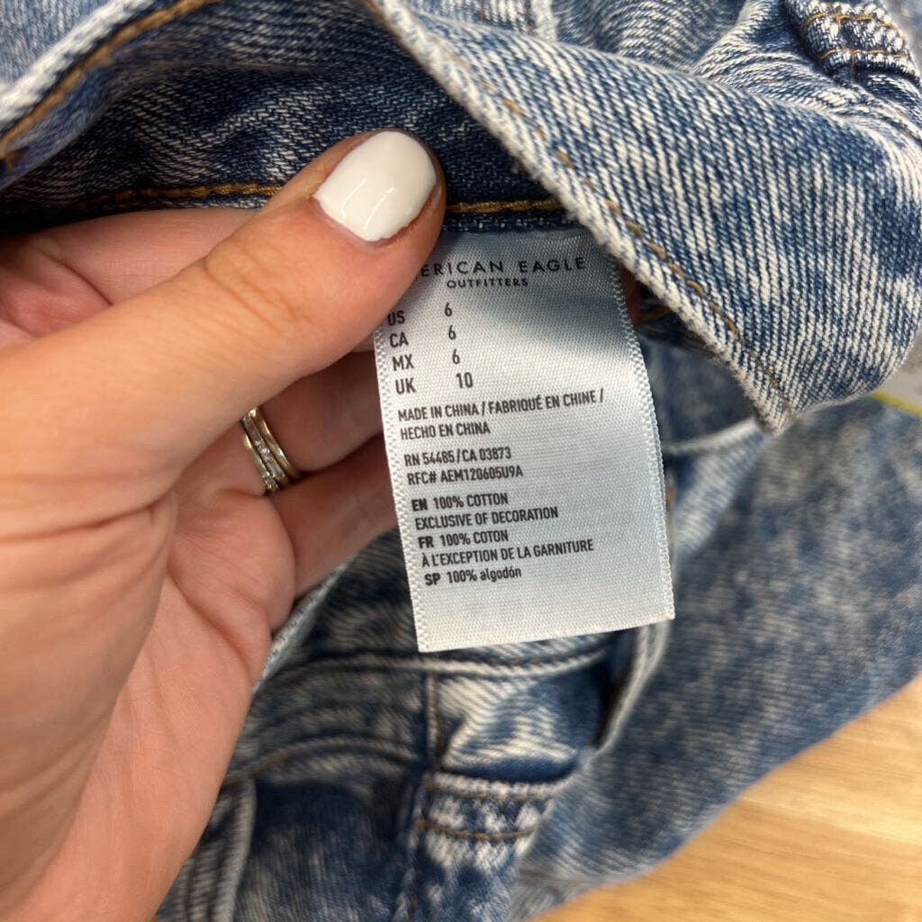 American Eagle Medium Wash Denim Mom Shorts 6