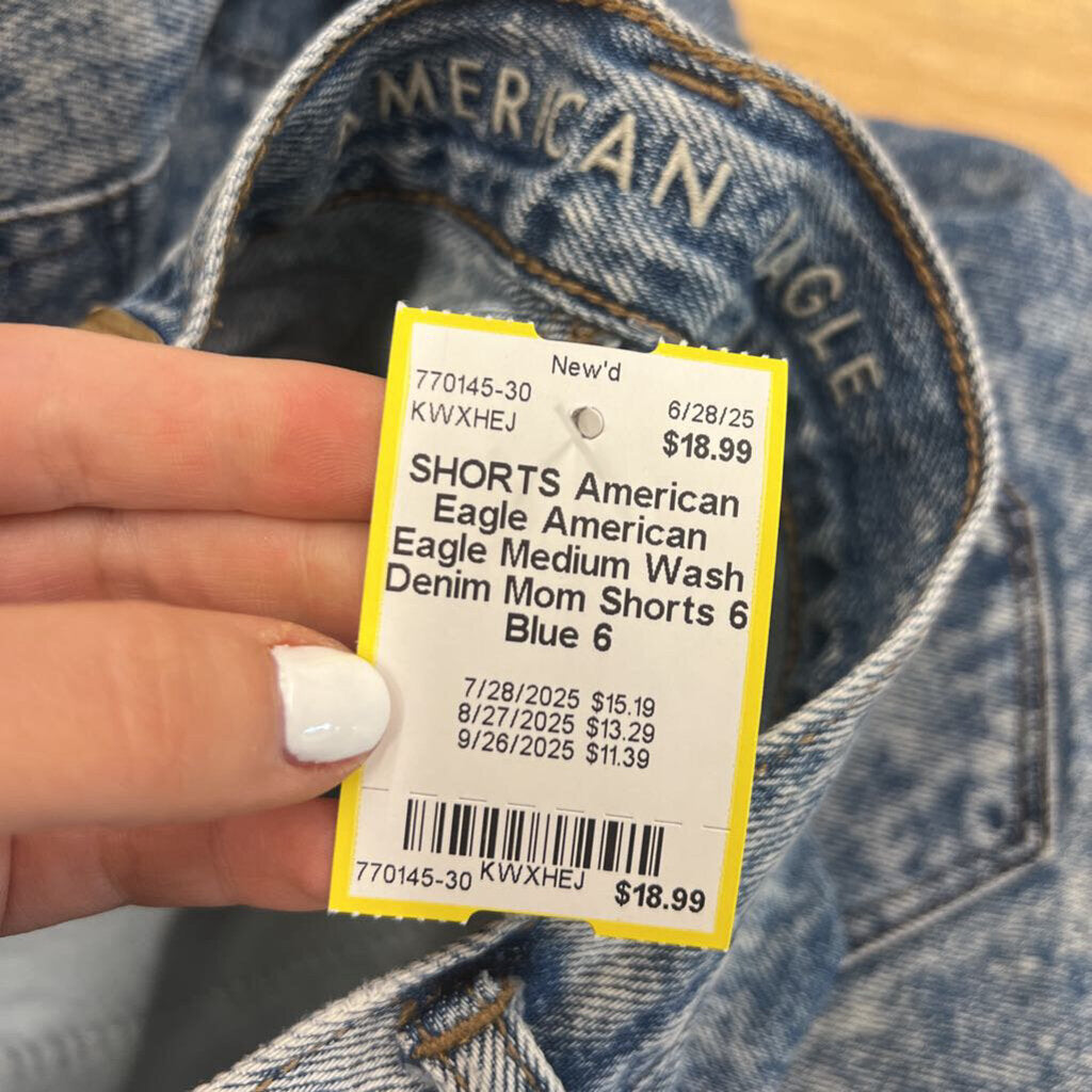 American Eagle Medium Wash Denim Mom Shorts 6