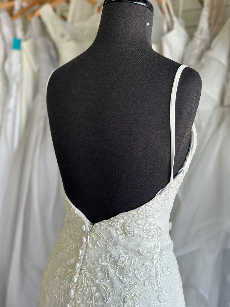 Essense of Australia Ivory Lace Bridal Gown 10