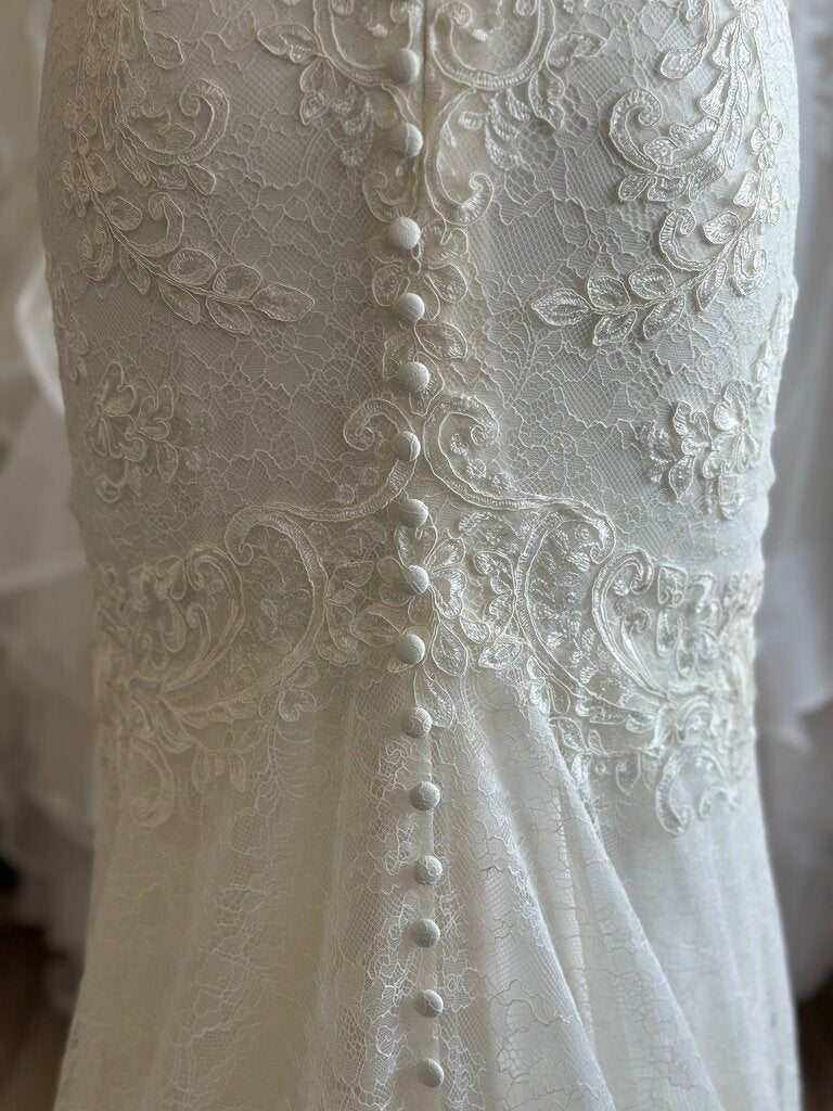 Essense of Australia Ivory Lace Bridal Gown 10
