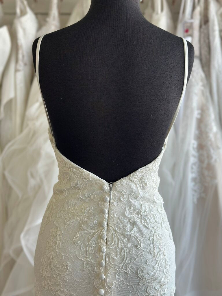 Essense of Australia Ivory Lace Bridal Gown 10