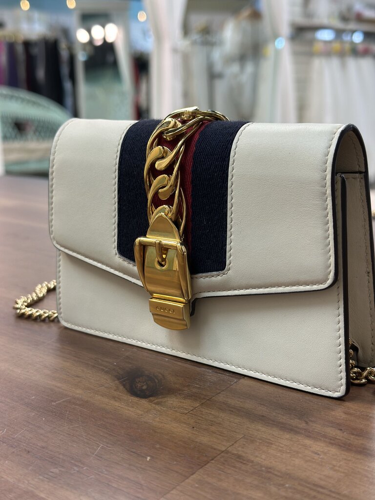 Gucci Chain Link Sylvie Super Mini