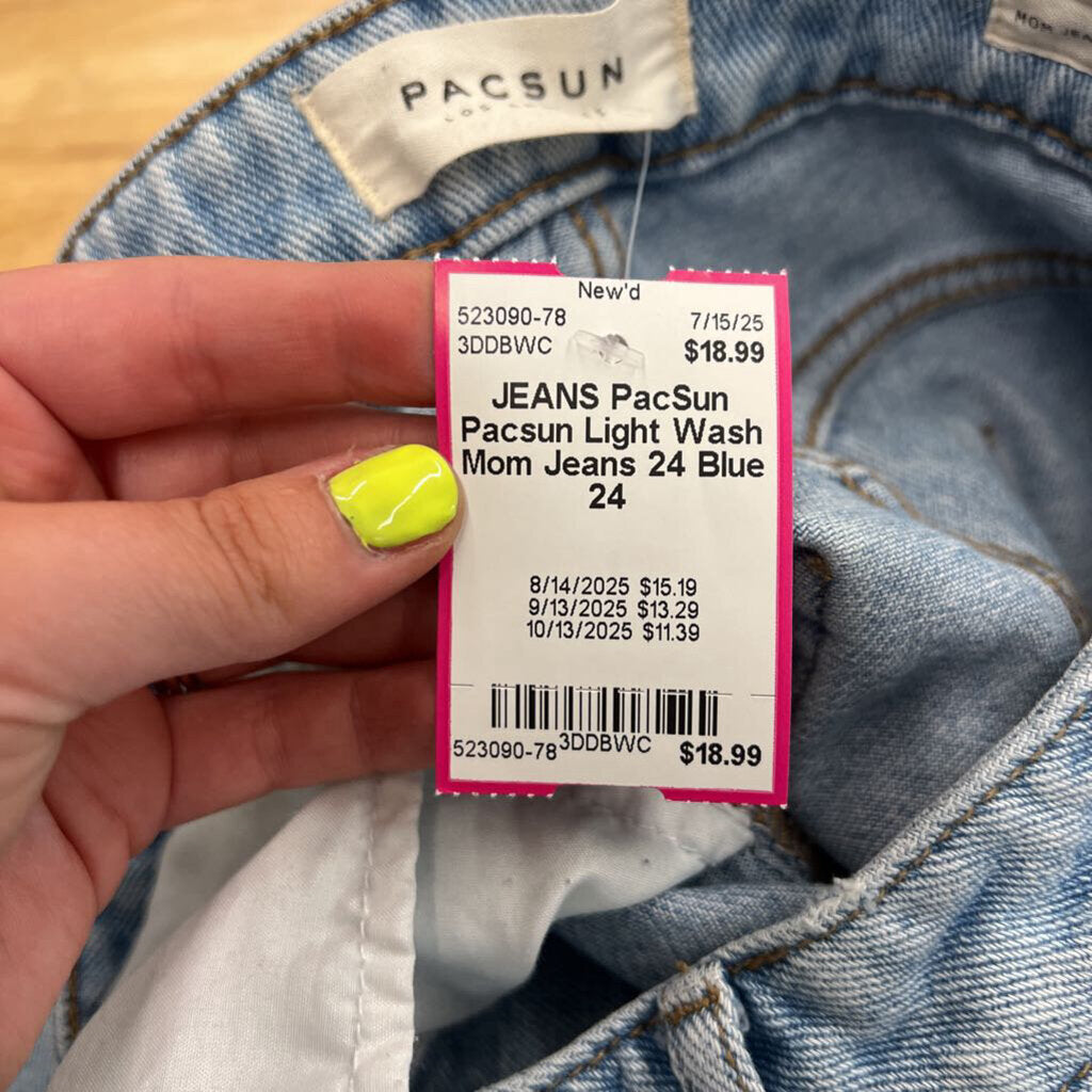 Pacsun Light Wash Mom Jeans 24