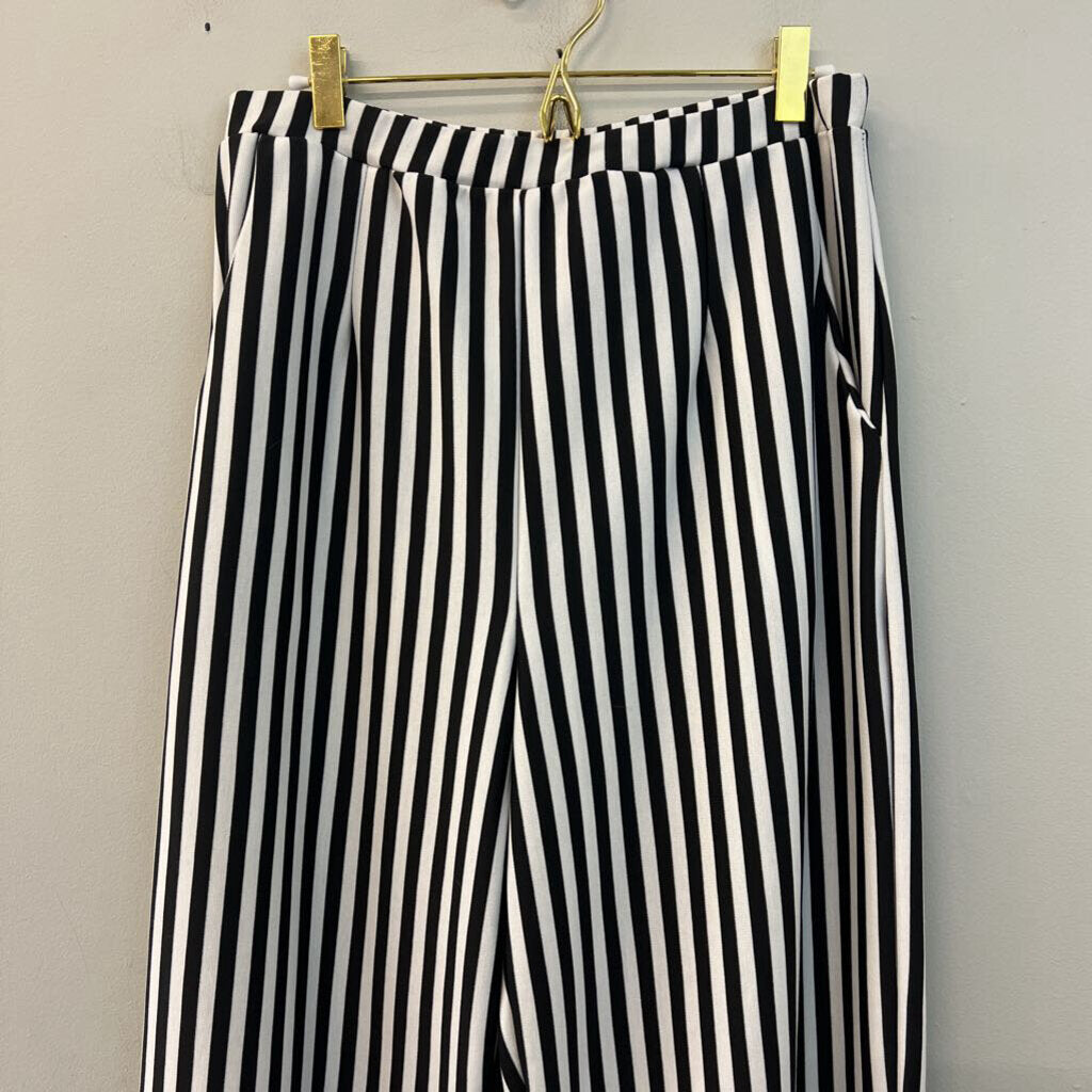 Pretty Little Thing Black/ White Striped Wide Leg Pull On Pants 12