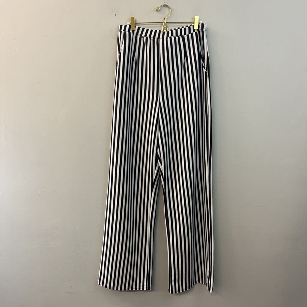 Pretty Little Thing Black/ White Striped Wide Leg Pull On Pants 12